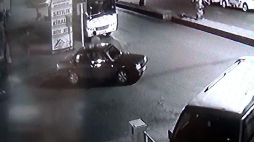 Otomobil &Ccedil;almaya &Ccedil;alışırken &Ouml;nce Kameralara Sonrada Polise Yakalandılar