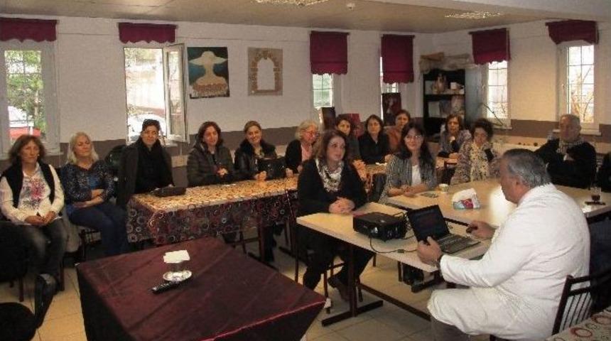 Prof. Dr. &Ouml;ztek, "kanser Ve Korunma Yolları" Konferansı Verdi