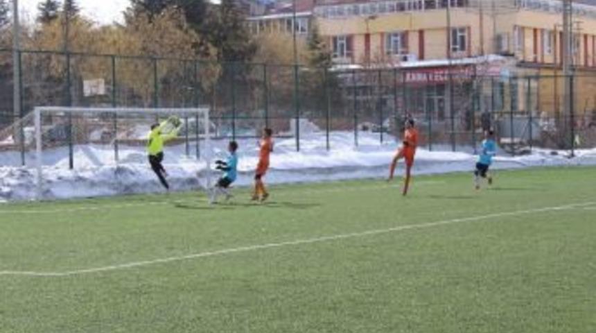 Karaman&rsquo;da Gen&ccedil; Erkekler Futbol İl Birinciliği M&uuml;sabakaları Sona Erdi
