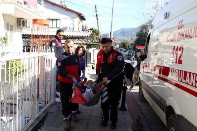 Annesini Bıçakladı