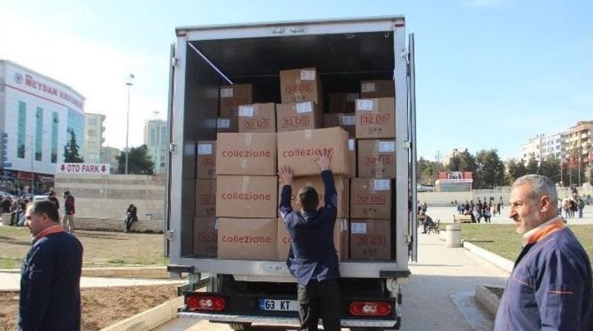 Polislerden Haleplilere Yardım