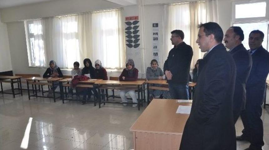 Kaymakam Sağ Karne Dağıttı