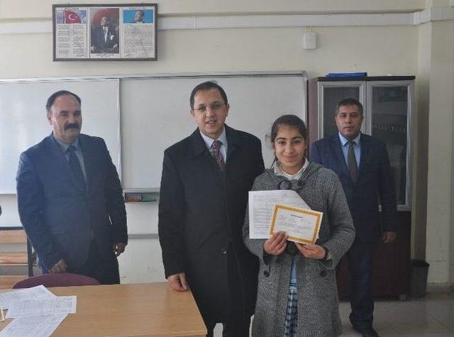 Kaymakam Sağ Karne Dağıttı 1