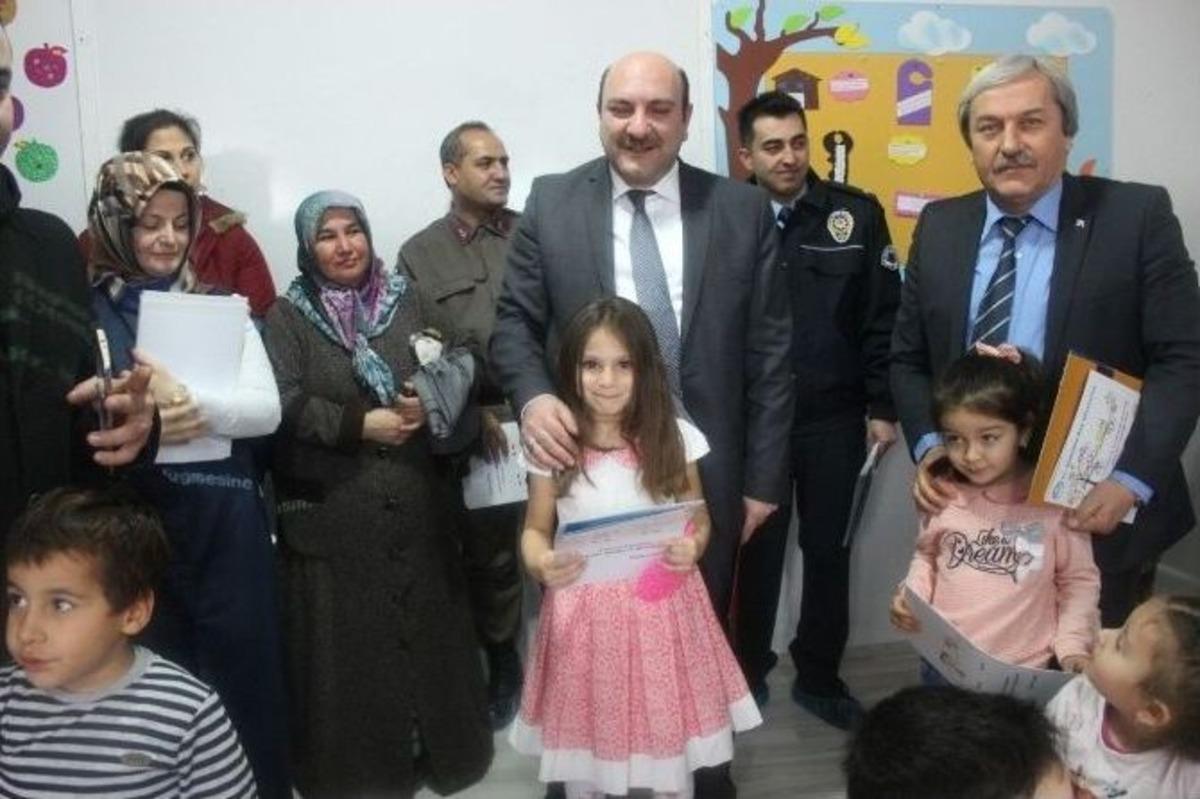 Osmaneli&rsquo;de Minik &Ouml;ğrencilerin Karne Sevinci