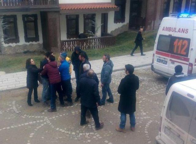 Havuzda Yüzen Kadınların Üstüne Tavandaki Alçıpanlar Düştü: 6 Yaralı