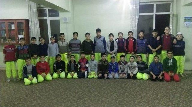 Ağrı İhyad&rsquo;dan Bin 800 &Ouml;ğrenciye Yardım 3