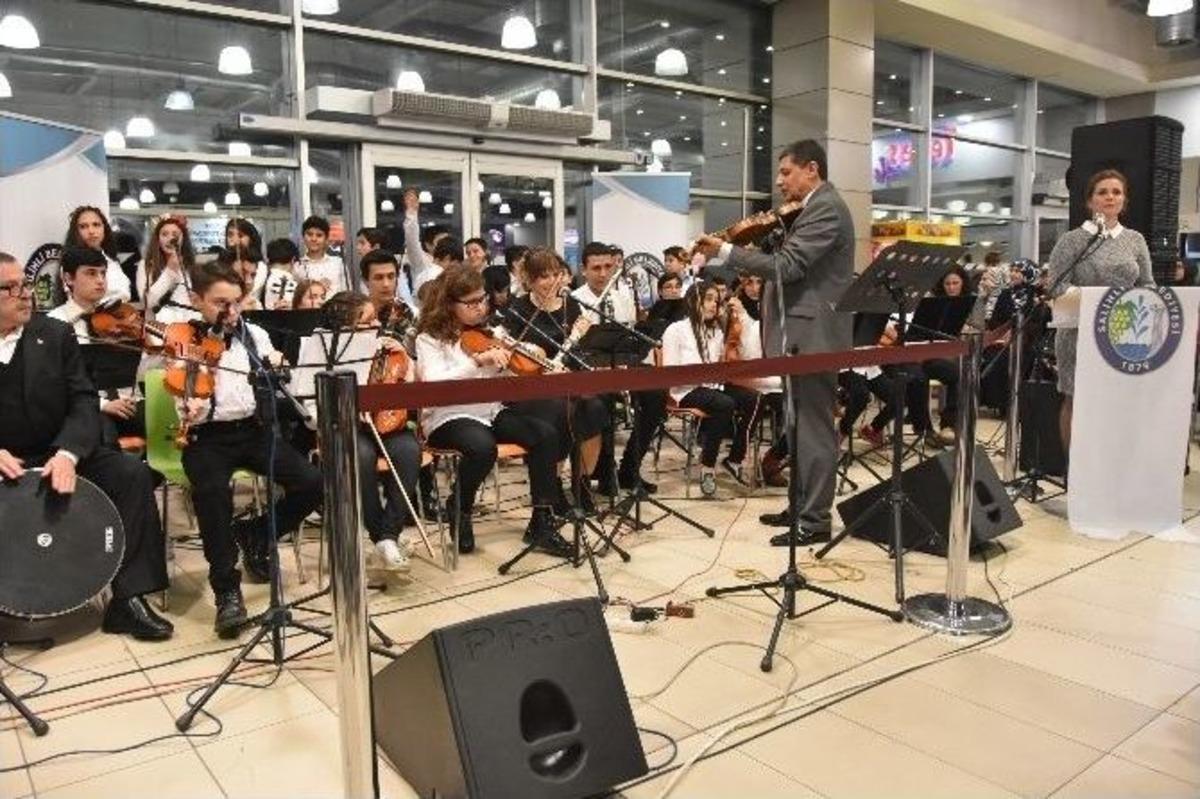 Minik Y&uuml;reklerin Keman Konseri B&uuml;y&uuml;ledi