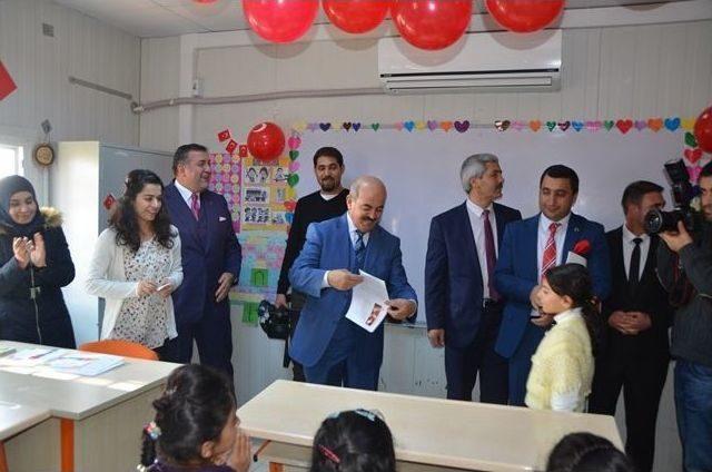 Suriyeli &Ouml;ğrencilerin Karne Sevinci 2