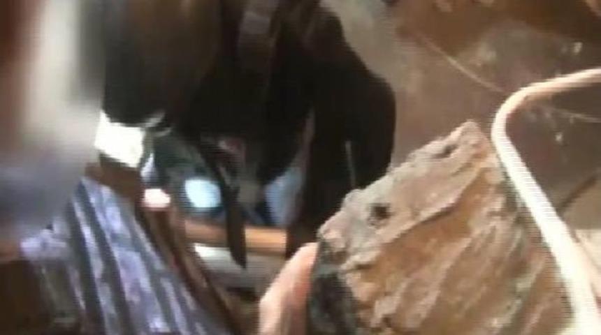 Polis Duvarları Kırıp Dernek Binasına Girebildi