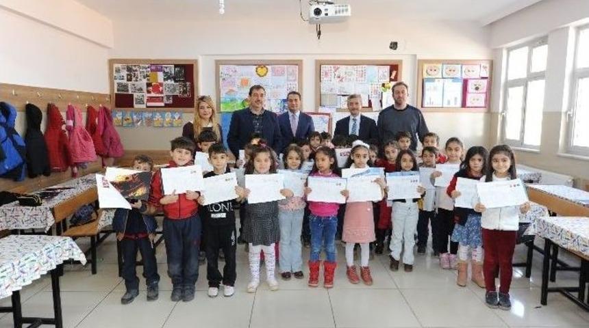 Tahmazoğlu &Ouml;ğrencilerle Karne Sevincini Paylaştı