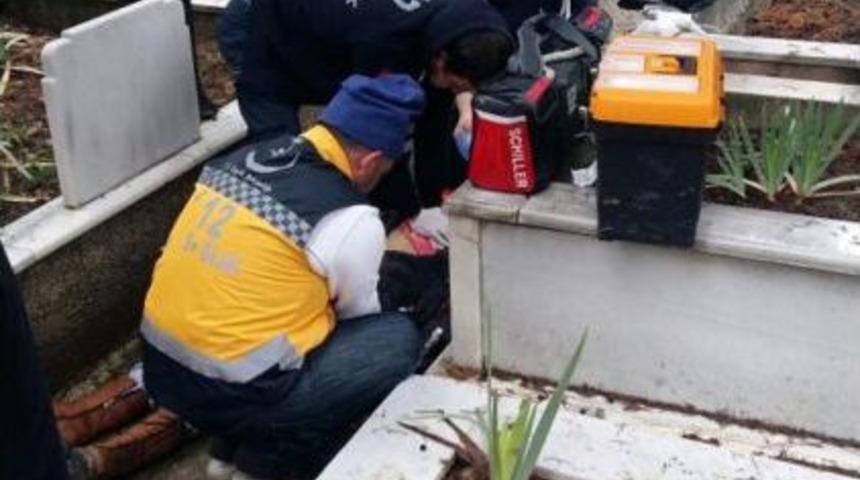 Kızına '&ouml;lmeye Gidiyorum' Dedi, Mezarlıkta Kendini Astı