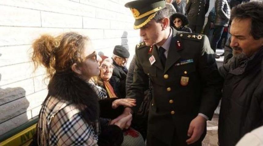 Kırgızistan'da D&uuml;şen U&ccedil;ağın Pilotu Ayvalık'ta Toprağa Verildi