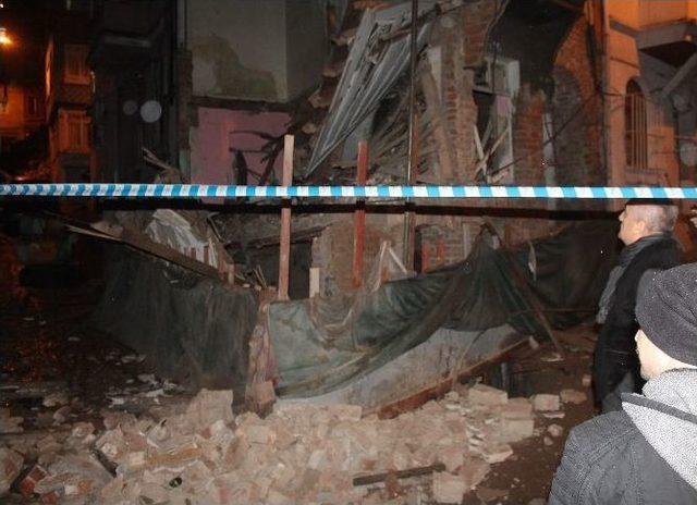 Beyoğlu’nda Metruk Bina Çöktü
