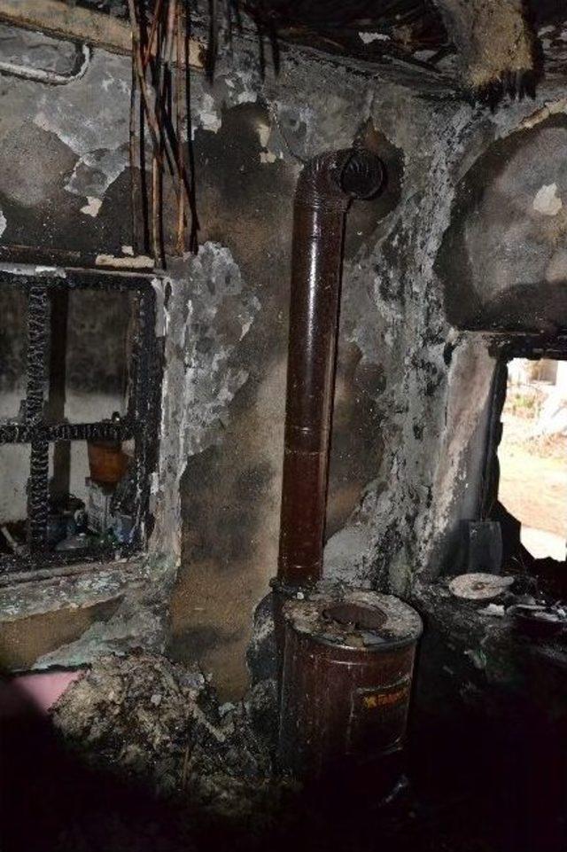 Saruhanlı’da Ev Yangını: 1 Ölü 1