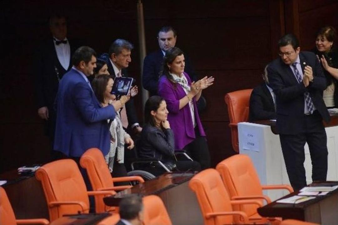 Anayasa Değişiklik Teklifinin 14. Maddesi 342 Oyla Kabul Edildi