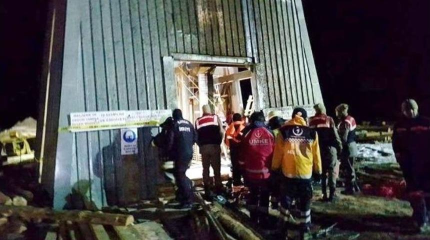 100 Metrelik Kuyuya D&uuml;şen İş&ccedil;ileri Umke Kurtardı