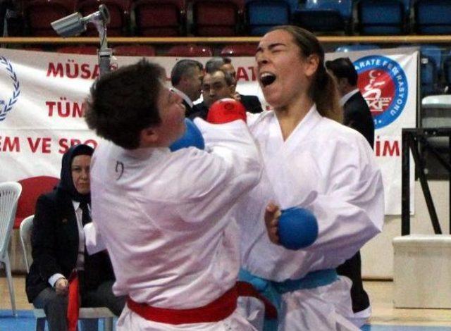 Bolu'da Karate Şampiyonası Başladı