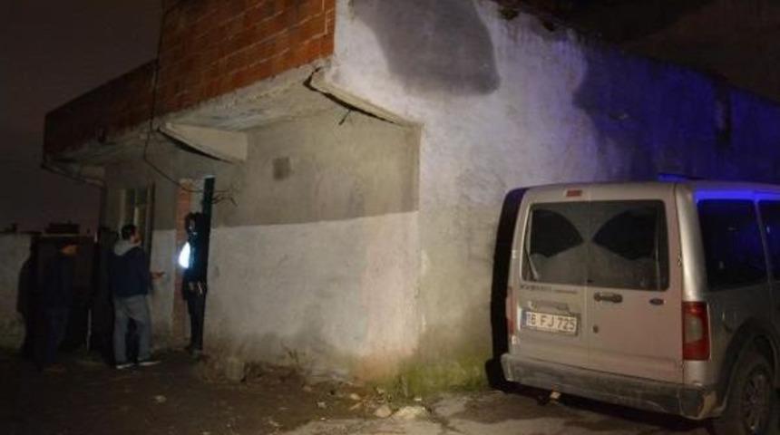 Elektrikli Soba Kanepeyi Tutuşturdu, Dumandan Zehirlenip &Ouml;ld&uuml;