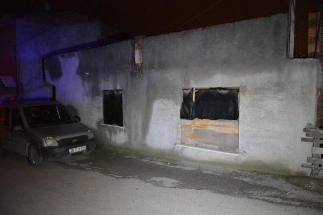 Elektrikli Soba Kanepeyi Tutuşturdu, Dumandan Zehirlenip &Ouml;ld&uuml; 1