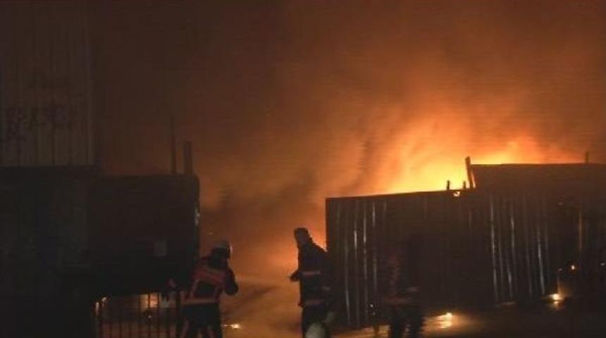 Hurda Deposu Alev Alev Yandı