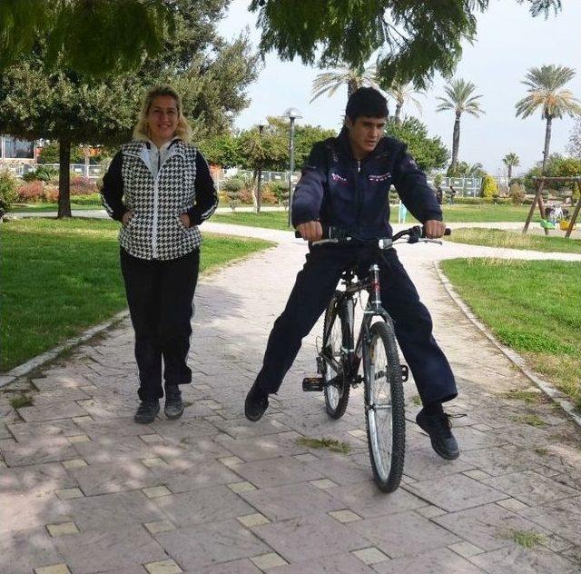 Avukat, Ses Sanatçısı Ve Bestekar Annenin Otistik Oğluyla Örnek Mücadelesi