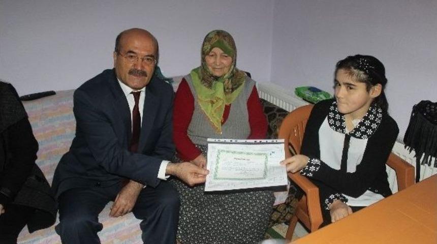 Engelli &Ouml;ğrenci Karnesini Evinde Aldı