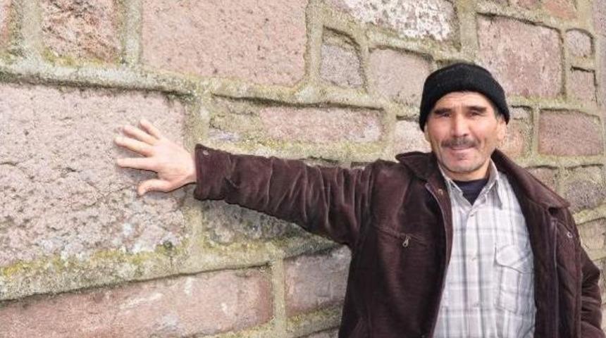 Camiyi Athena Tapınağı'nın Taşlarıyla Yapmışlar