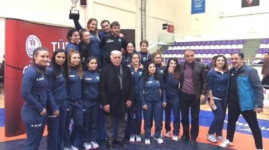 Altınovalı Bayan G&uuml;reş&ccedil;iler T&uuml;rkiye Şampiyonu