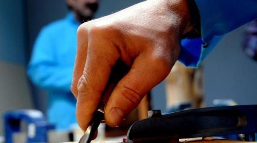 Aşkı Ile Eşini Hayata D&ouml;nd&uuml;rd&uuml;