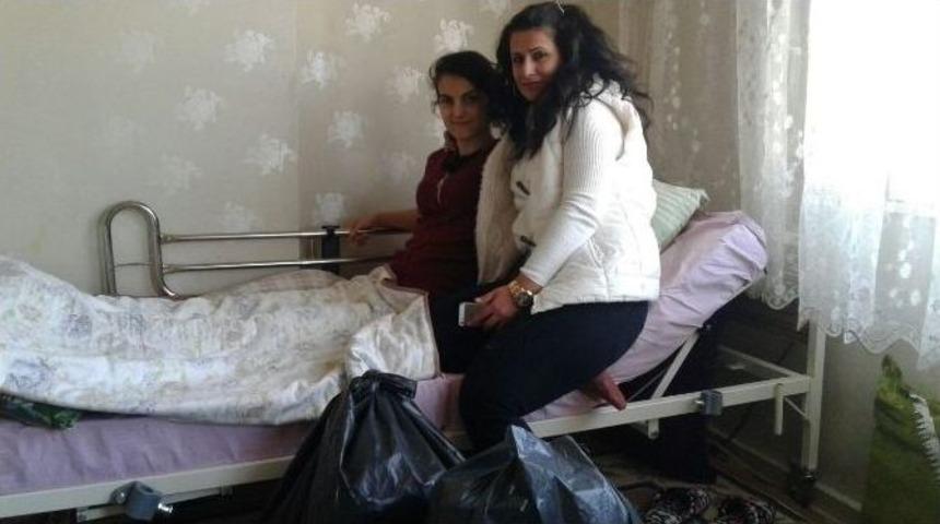 G&uuml;neydoğu Engelli Hakları Derneği&rsquo;nden Yatağa Mahkum Kıza Destek