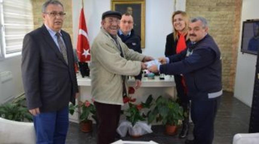 Para Dolu C&uuml;zdanı Zabıta Teslim Etti