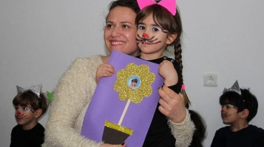 Miniklerin İlk Karne Sevinci