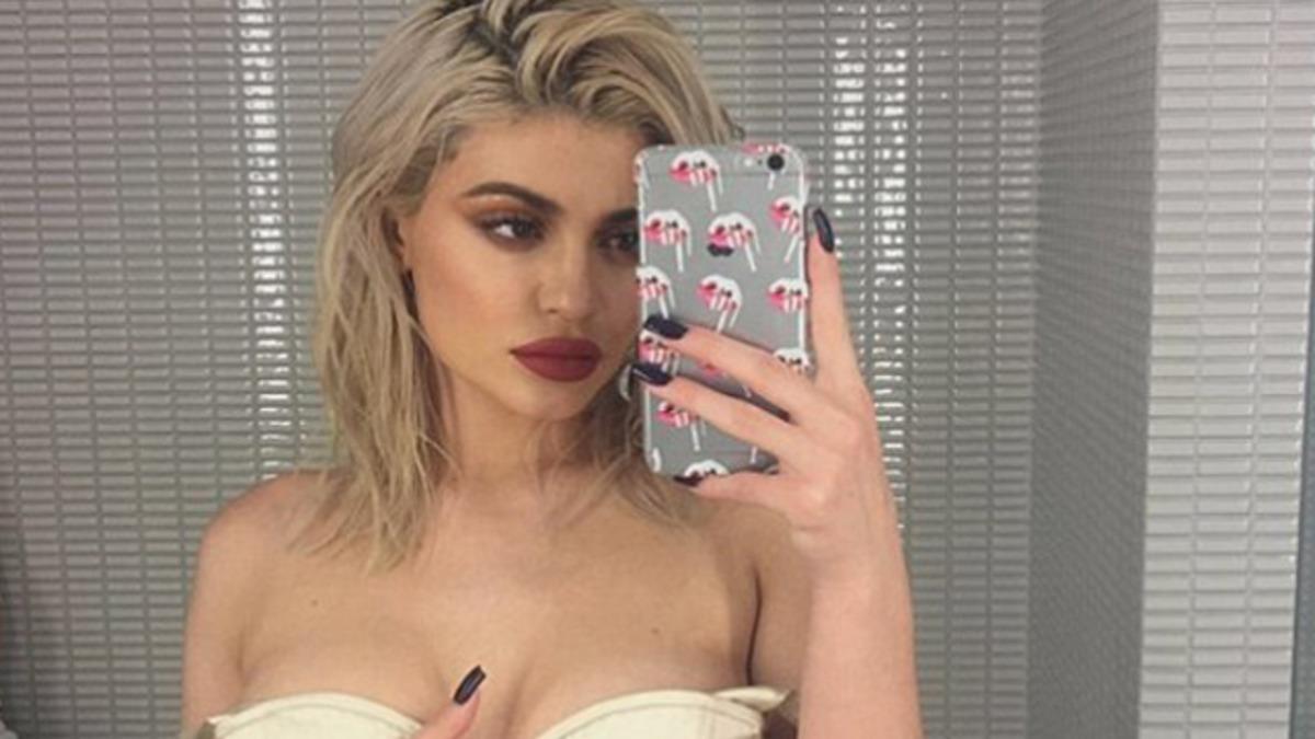 Kylie yine seksi g&ouml;r&uuml;n&uuml;m&uuml;yle adından s&ouml;z ettirdi