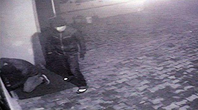 Hırsızlar Alarm &Ccedil;alınca Ka&ccedil;acak Delik Aradı 1