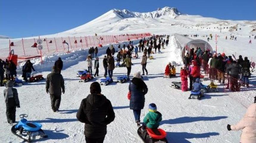 Notu Iyi Olan &Ouml;ğrencilere Karne Hediyesi Erciyes