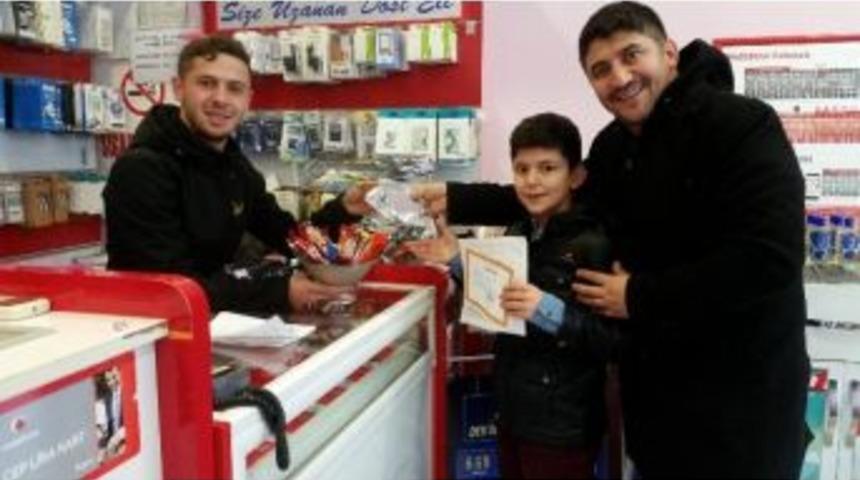 Esnaftan Başarılı &Ouml;ğrencilere Hediye