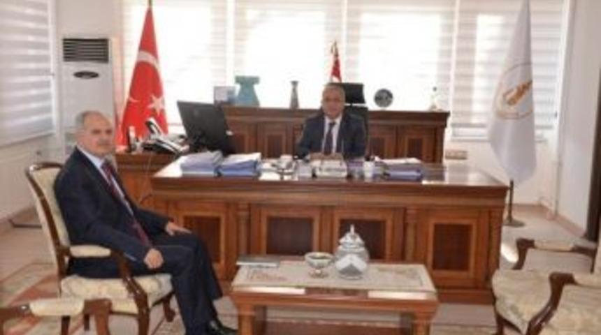 M&uuml;ft&uuml; H&uuml;seyin Hazırlar, Vali Nayir&rsquo;i Ziyaret Etti