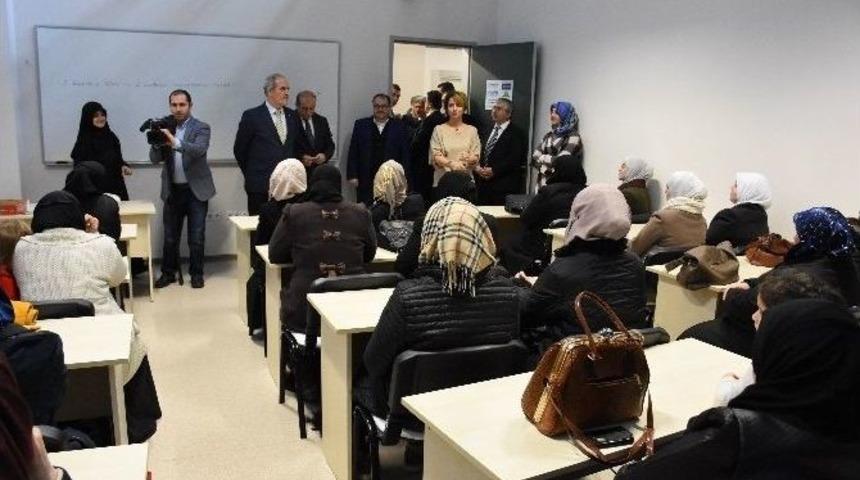 Başkan Altepe T&uuml;rk&ccedil;e &Ouml;ğrenen Suriyelileri Ziyaret Etti