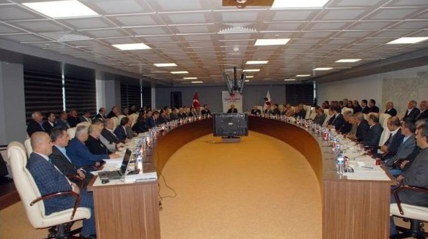 Vali Erin Ve İl Protokol&uuml; Mahalle Muhtarlarıyla Buluştu