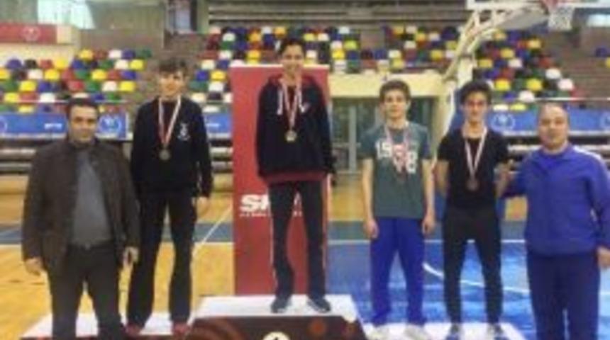 İhlas Koleji &Ouml;ğrencisi, G&uuml;reşte İstanbul Şampiyonu
