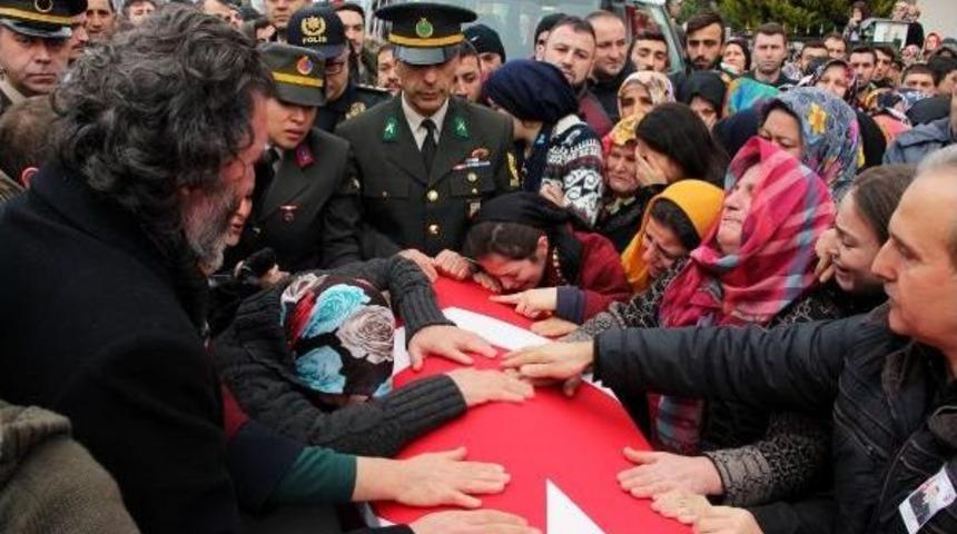 Şehidin Annesi; 'annen Kurban Olsun Sana' Diyerek Sinir Krizi Ge&ccedil;irdi