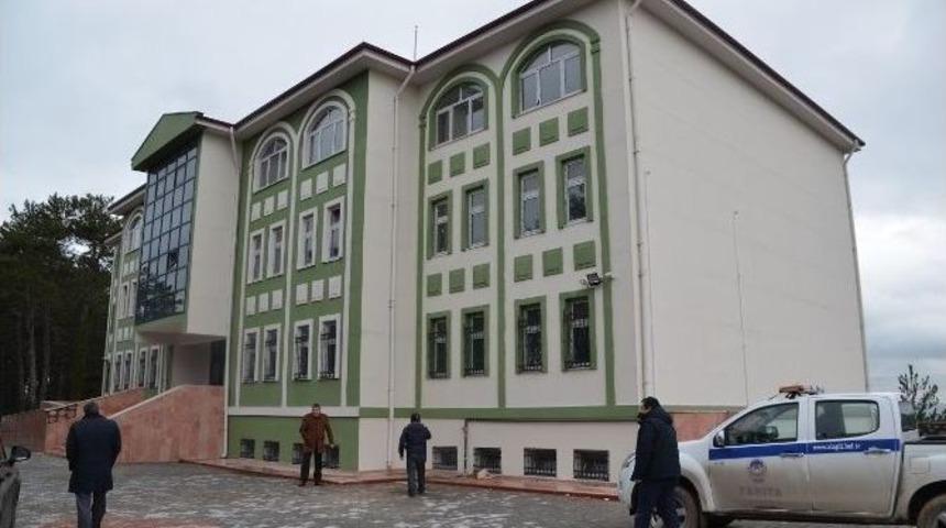 Yeni Okulun Eksiklerini Belediye Tamamlayacak