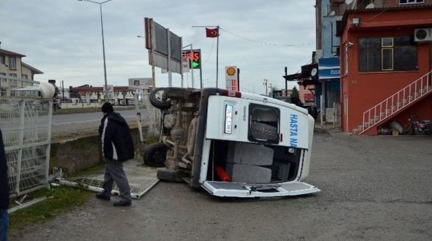 Hasta Nakil Aracı İle Pikap &Ccedil;arpıştı: 3 Yaralı