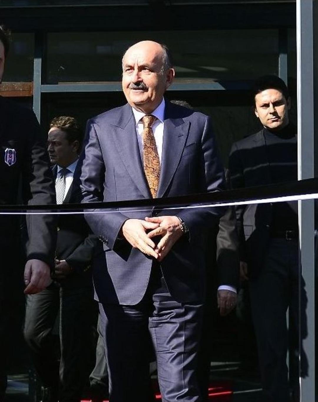 Bakan M&uuml;ezzinoğlu: "y&ouml;netim, Beşiktaş Kul&uuml;b&uuml;&rsquo;ne Yakışır Eserler Kazandırdı"