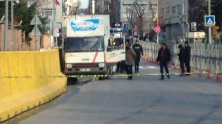 İstanbul Emniyet M&uuml;d&uuml;rl&uuml;ğ&uuml; &Ouml;n&uuml;nde Hareketli Dakikalar