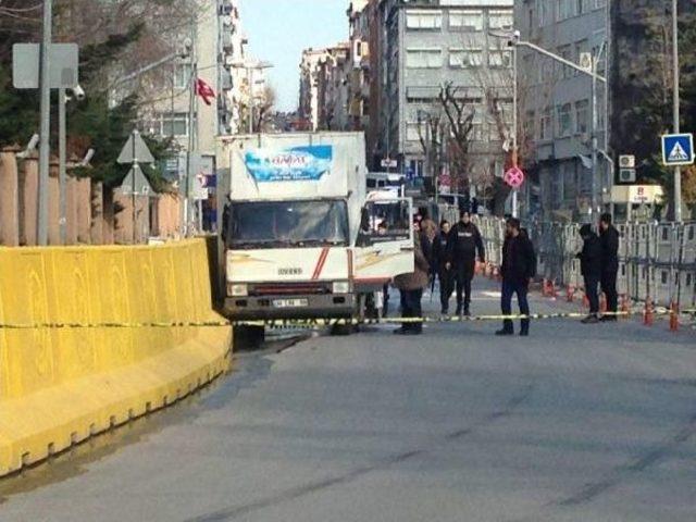 İstanbul Emniyet Müdürlüğü Önünde Hareketli Dakikalar