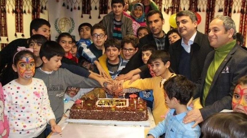 Yetim &Ccedil;ocuklar Karne Şenliği İle Eğlendi