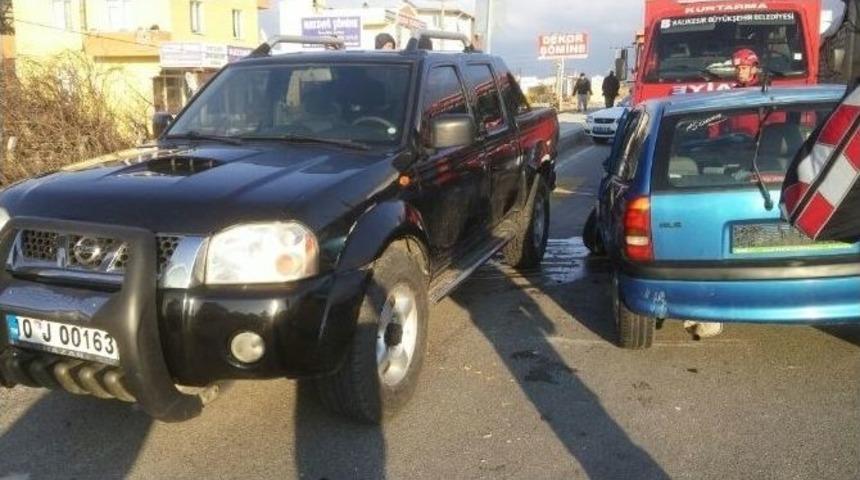 Burhaniye&rsquo;de Zincirleme Kaza: 1 Yaralı