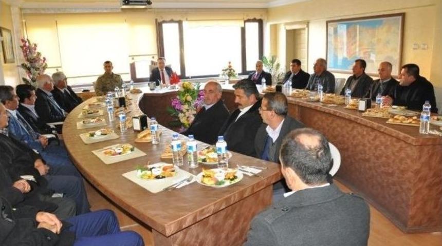 Kaymakam Zadeleroğlu Muhtarlarla Bir Araya Geldi