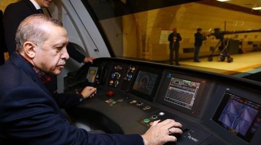 Cumhurbaşkanı Erdoğan Vatman Koltuğuna Oturdu